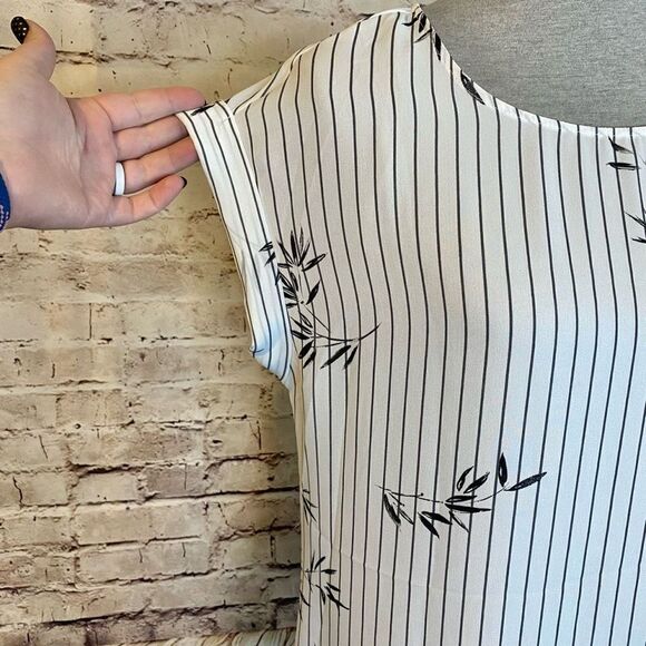 Como Blu Womens Striped Top Blouse Leaf Print Cuff Sleeve White Gray Size Medium - Picture 2 of 8